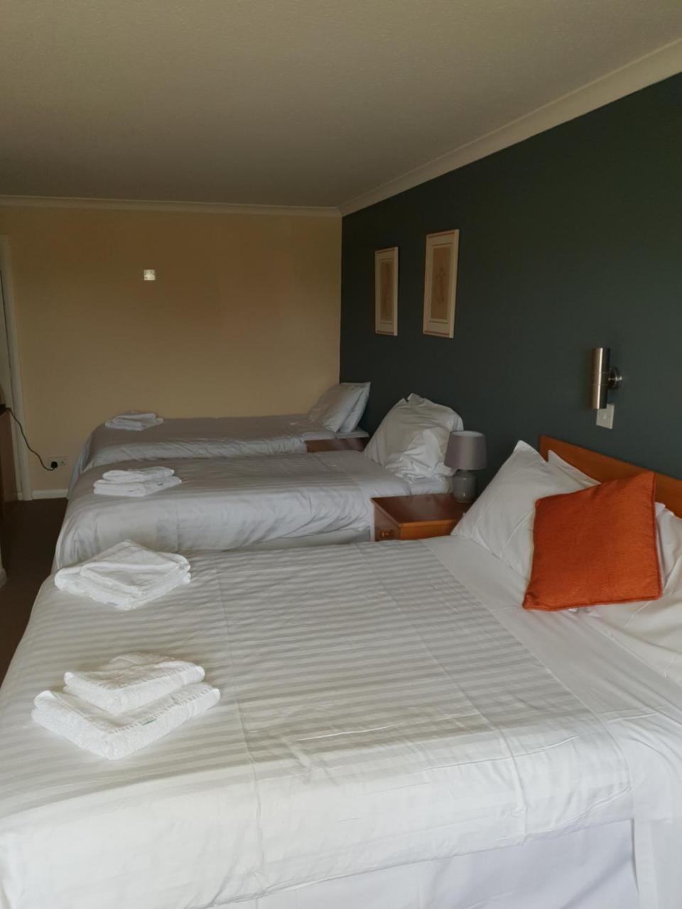 Queensberry Arms Hotel Annan Eksteriør billede